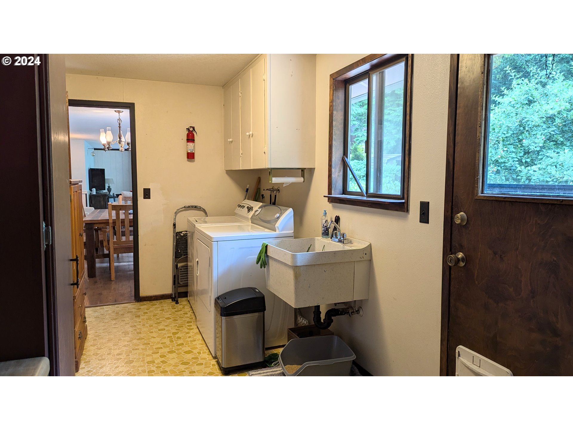 1845 Lincoln Road Coos Bay, OR 97420 - Photo 21 of 26 Laundry