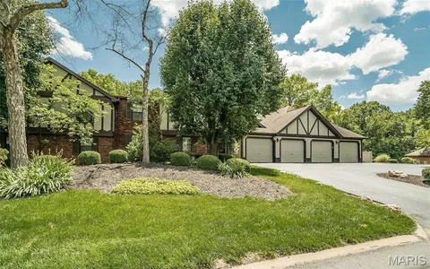 $329,900 | 1621 Walpole Drive, Unit B, Chesterfield, MO 63017