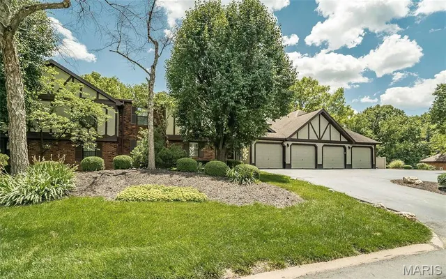 $329,900 | 1621 Walpole Drive, Unit B, Chesterfield, MO 63017