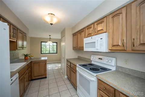 $329,900 | 1621 Walpole Drive, Unit B, Chesterfield, MO 63017