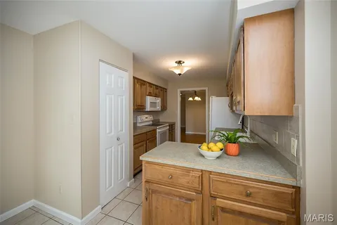 $329,900 | 1621 Walpole Drive, Unit B, Chesterfield, MO 63017