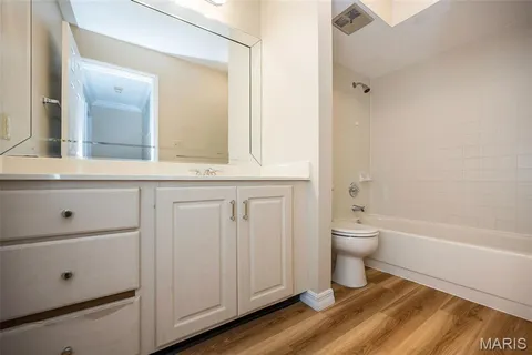 $329,900 | 1621 Walpole Drive, Unit B, Chesterfield, MO 63017