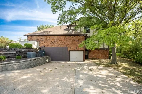 $329,900 | 1621 Walpole Drive, Unit B, Chesterfield, MO 63017