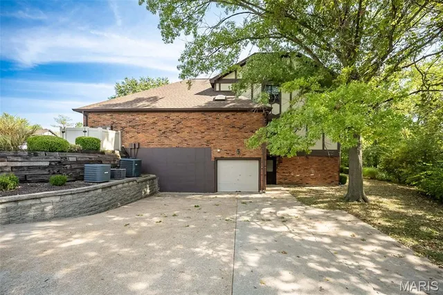 $329,900 | 1621 Walpole Drive, Unit B, Chesterfield, MO 63017