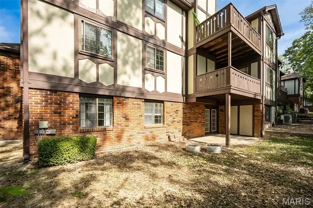 $329,900 | 1621 Walpole Drive, Unit B, Chesterfield, MO 63017