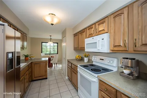 $329,900 | 1621 Walpole Drive, Unit B, Chesterfield, MO 63017