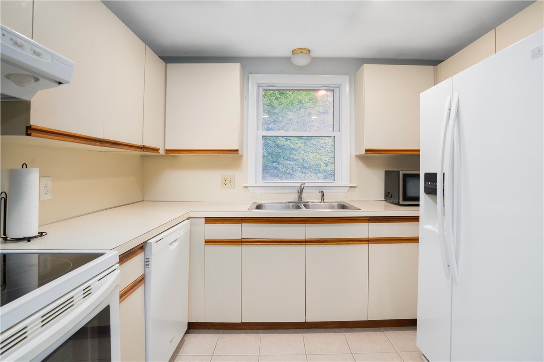 10 Tree Top Drive Westerly, RI 02891 - Photo 16 of 37