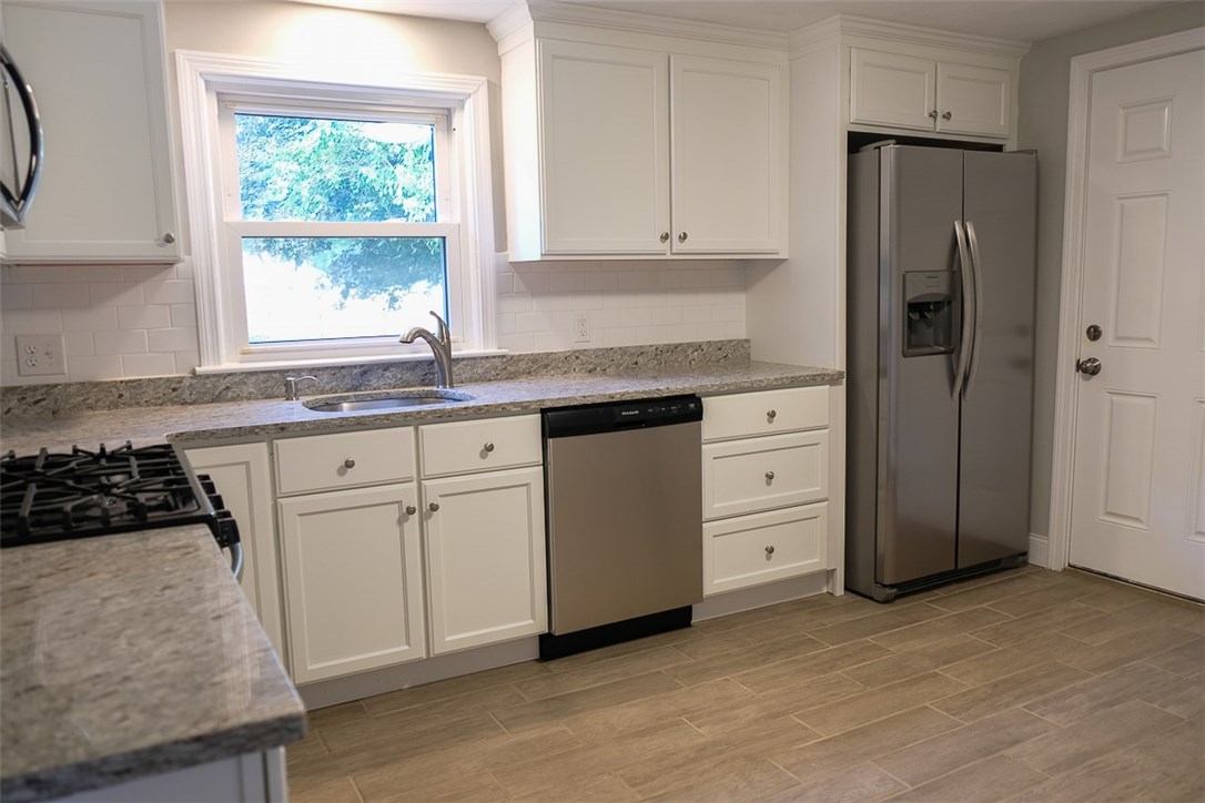 73 Vanderbilt Road Warwick, RI 02886 - Photo 5 of 16 Gallery Image 5