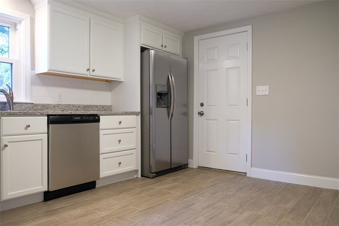 73 Vanderbilt Road Warwick, RI 02886 - Photo 6 of 16 Gallery Image 6