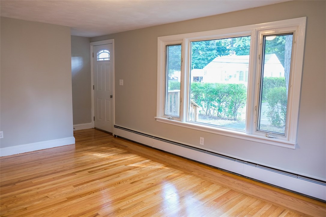 73 Vanderbilt Road Warwick, RI 02886 - Photo 10 of 16 Gallery Image 10