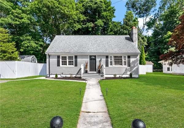 $525,000 | 80 Briggs Lane, Tiverton, RI 02878