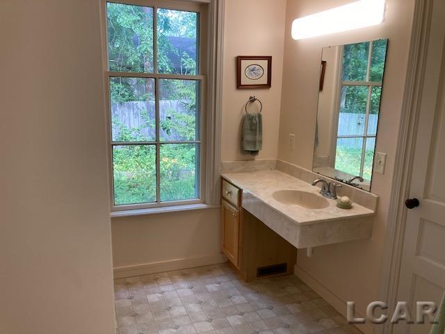 4555 Hunt Road Adrian, MI 49221 - Photo 23 of 33 50114893-22.JPG