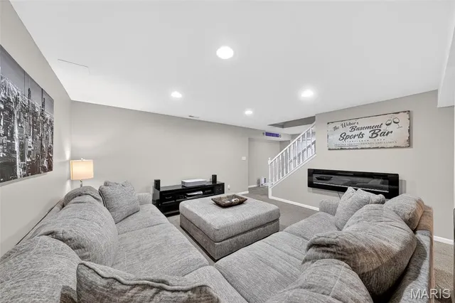 $549,900 | 709 Scarlet Oak Drive, Lake St. Louis, MO 63367