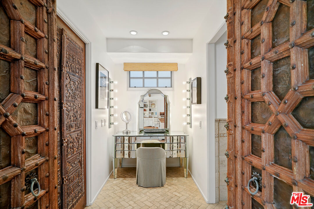 23422 Malibu Colony Road, Unit 98 Malibu, CA 90265 - Photo 24 of 53 a kitchen with a refrigerator and washer