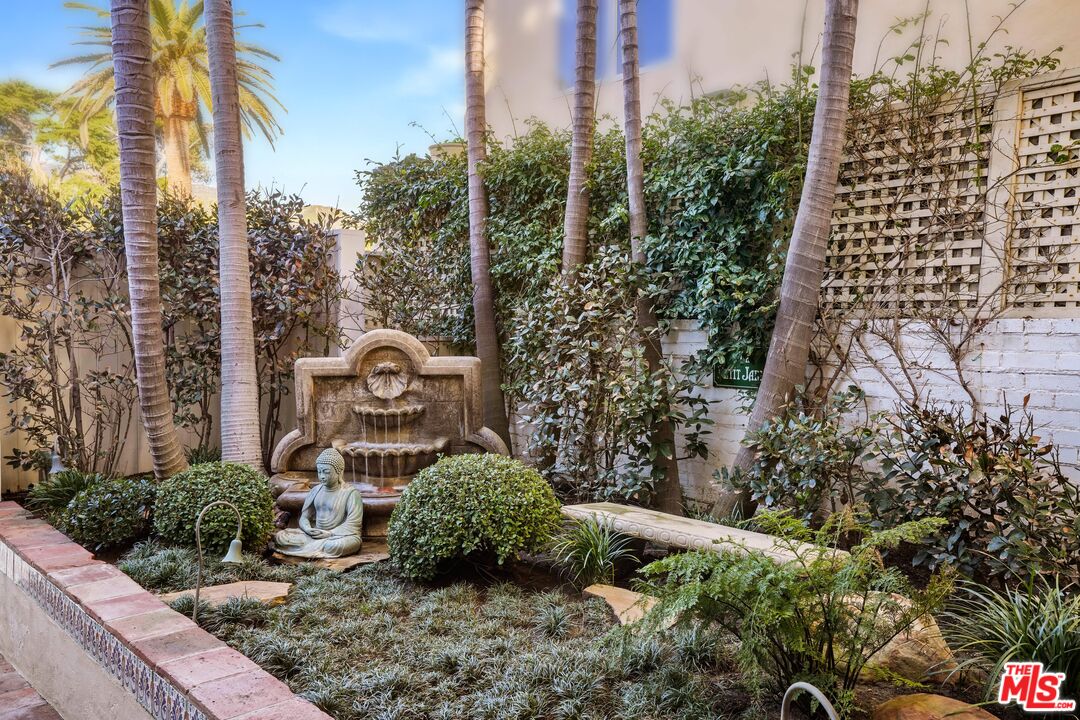23422 Malibu Colony Road, Unit 98 Malibu, CA 90265 - Photo 39 of 53 a view of a garden