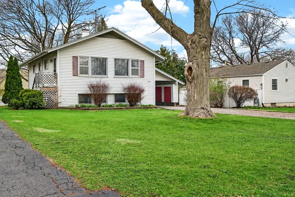 $330,000 | 305 South 13th Street, St. Charles, IL 60174