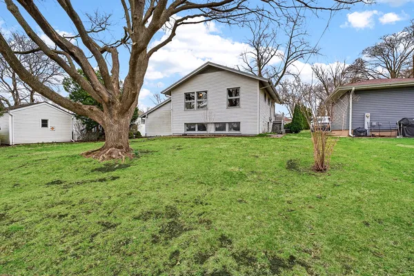 $330,000 | 305 South 13th Street, St. Charles, IL 60174