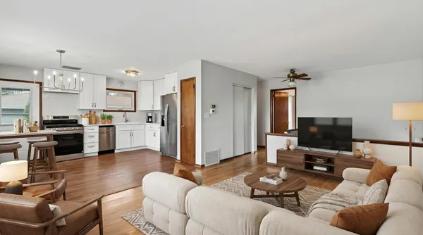 $330,000 | 305 South 13th Street, St. Charles, IL 60174