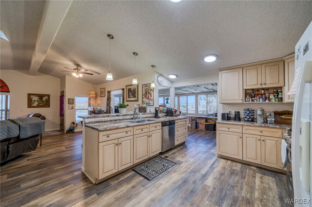 1220 Baseline Road Bullhead City, AZ 86442 - Photo 10 of 40 Kitchen