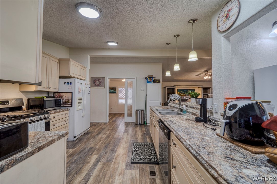 1220 Baseline Road Bullhead City, AZ 86442 - Photo 13 of 40 Kitchen