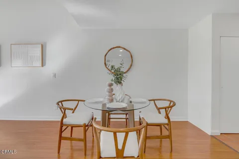 a view of a livingroom with furniture