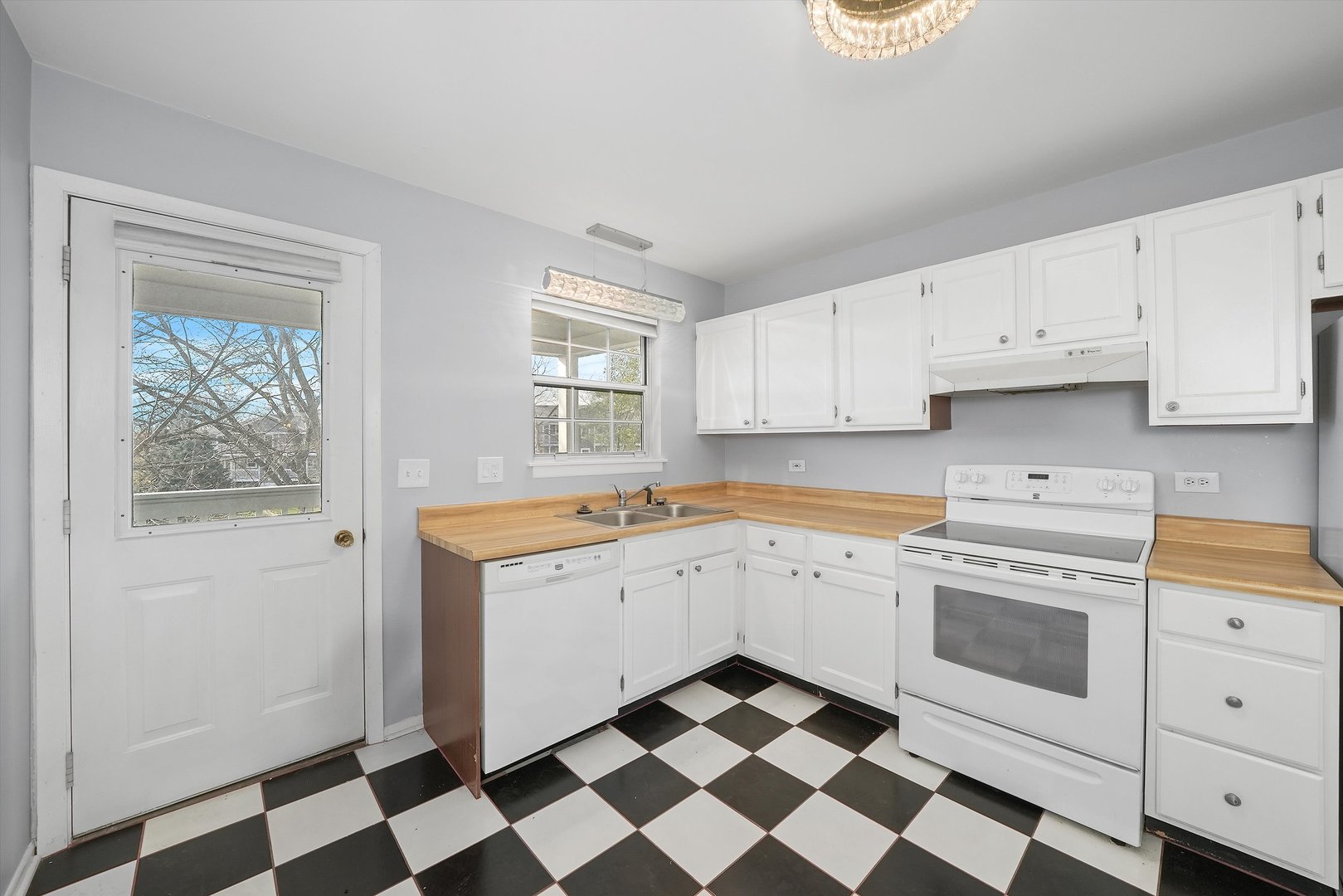 152 East Winchester Road, Unit E Libertyville, IL 60048 - Photo 14 of 24 a kitchen with white cabinets and appliances
