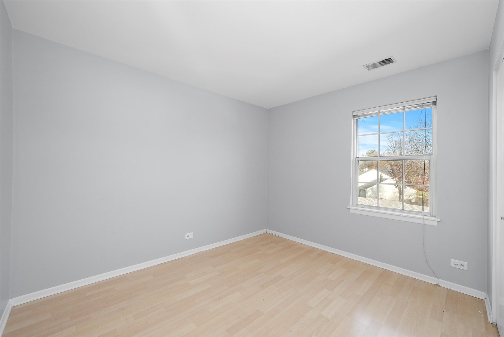 152 East Winchester Road, Unit E Libertyville, IL 60048 - Photo 20 of 24 an empty room with windows