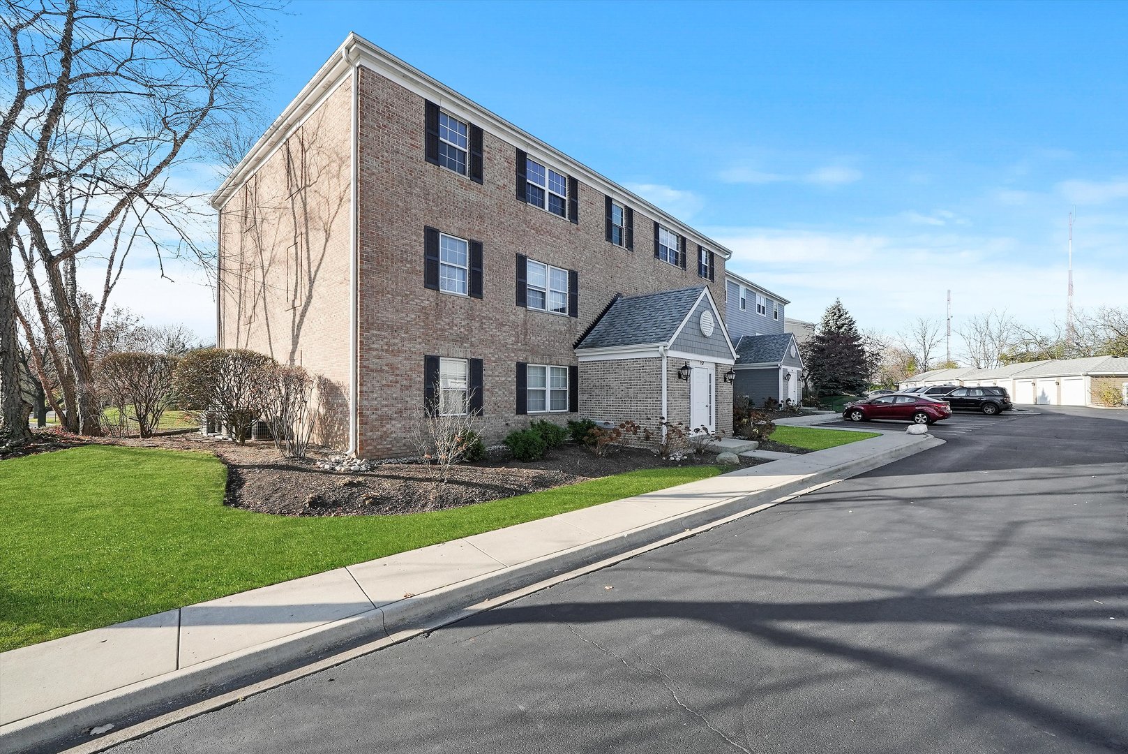 152 East Winchester Road, Unit E Libertyville, IL 60048 - Photo 2 of 24 a front view of a house with a yard