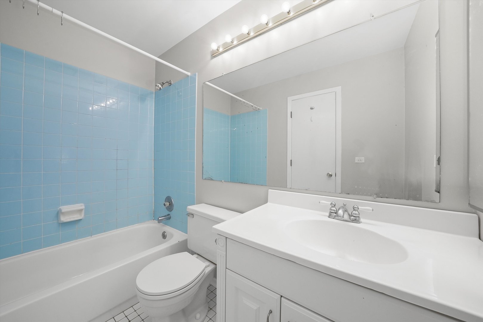 152 East Winchester Road, Unit E Libertyville, IL 60048 - Photo 24 of 24 a bathroom with a sink a toilet and shower