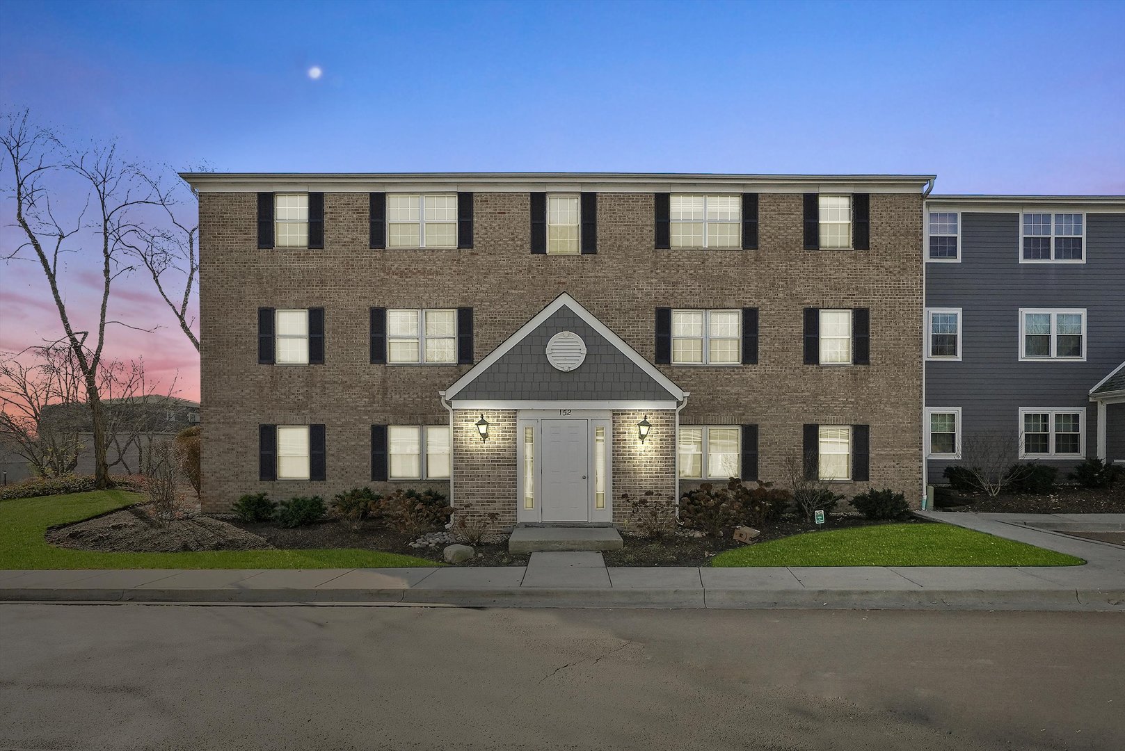 152 East Winchester Road, Unit E Libertyville, IL 60048 - Photo 3 of 24 a front view of a building
