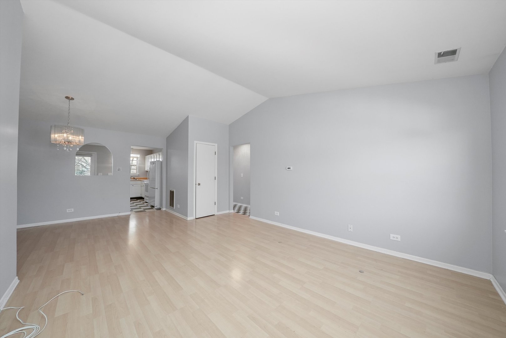 152 East Winchester Road, Unit E Libertyville, IL 60048 - Photo 6 of 24 wooden floor in a room