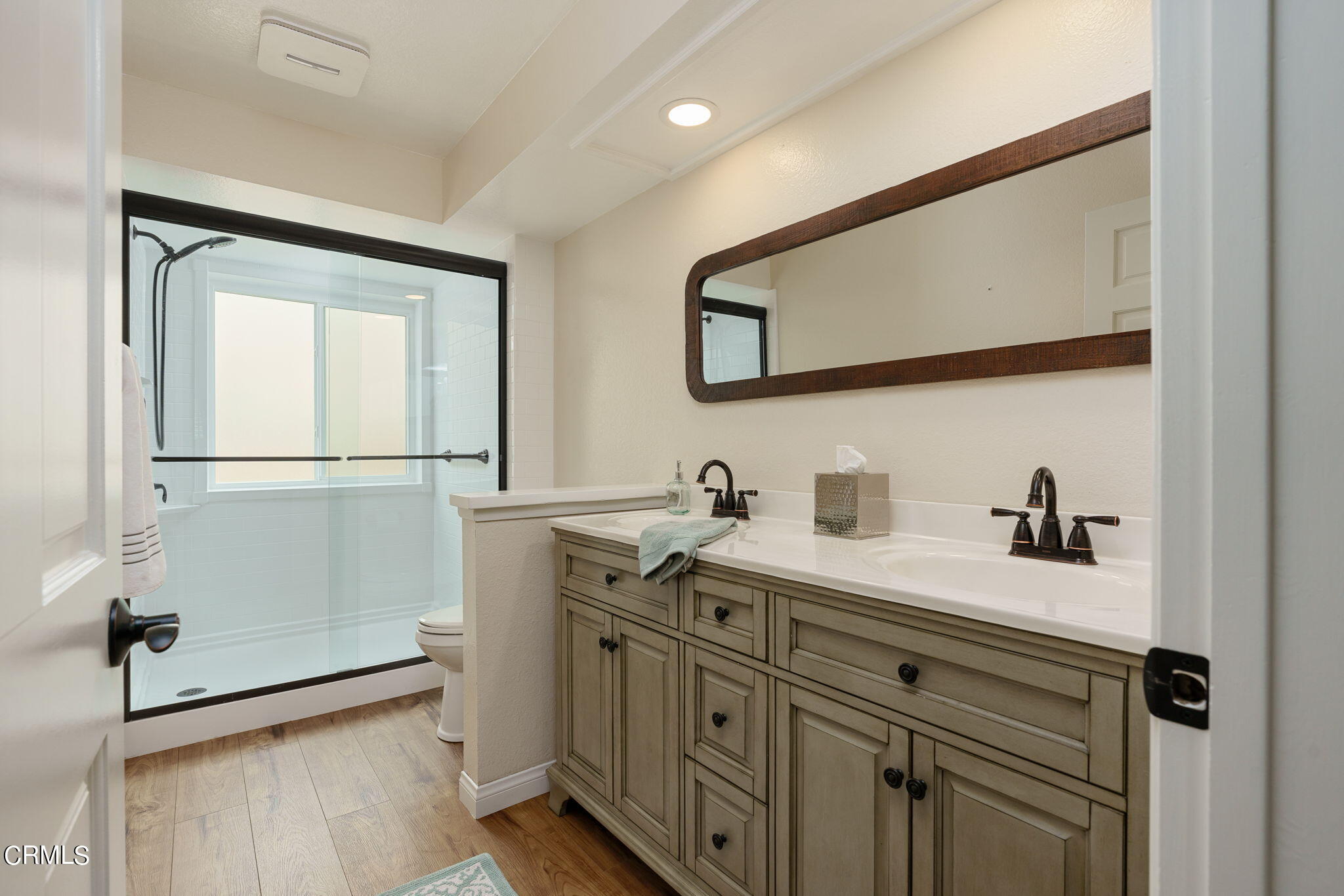 2281 Southern Hill Drive Oxnard, CA 93036 - Photo 14 of 29 a bathroom with a sink and a mirror