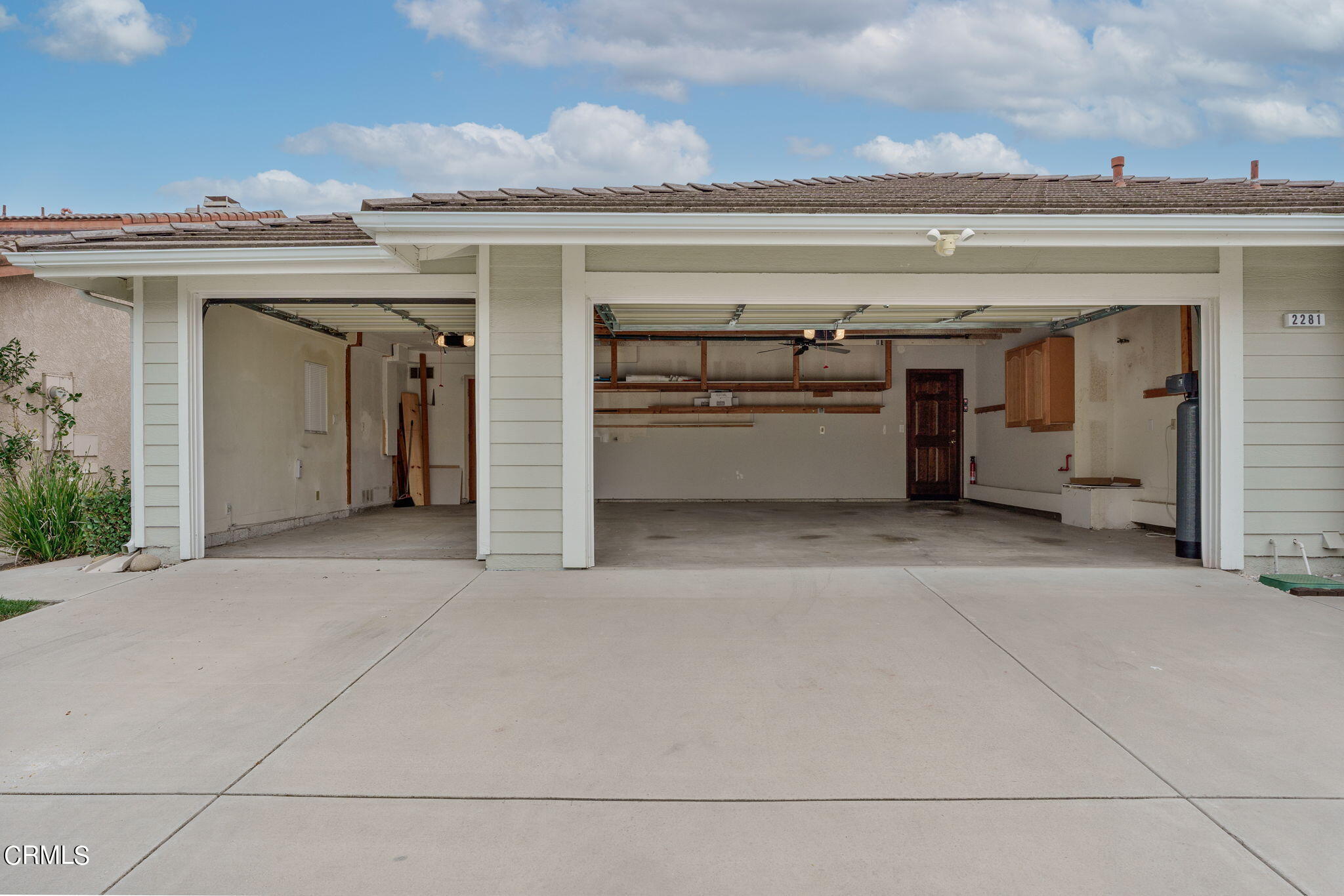 2281 Southern Hill Drive Oxnard, CA 93036 - Photo 26 of 29 front view of a building