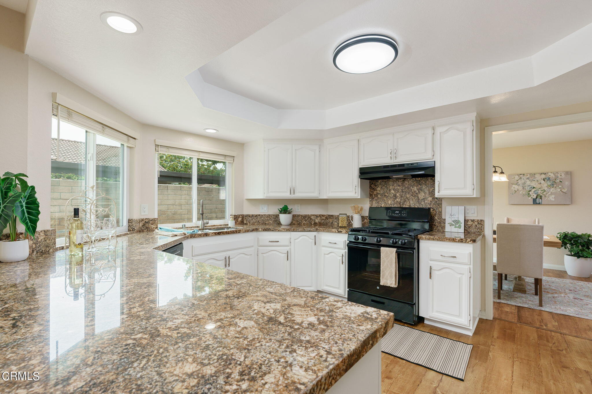 2281 Southern Hill Drive Oxnard, CA 93036 - Photo 10 of 29 a kitchen with a stove a sink and a refrigerator