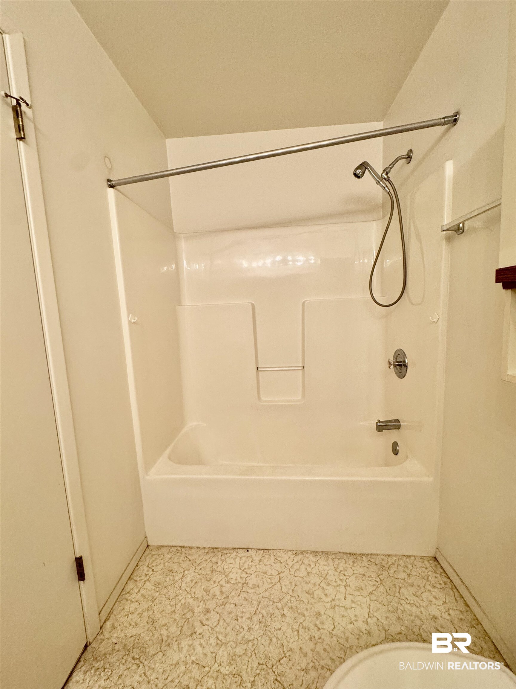 512 Deborah Court Foley, AL 36535 - Photo 15 of 23 Bathroom with toilet and shower / bath combination