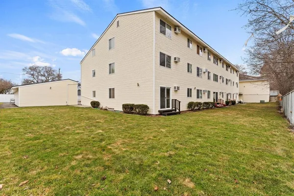 $198,000 | 222 North Hutchinson Road, Unit 105, Spokane Valley, WA 99212
