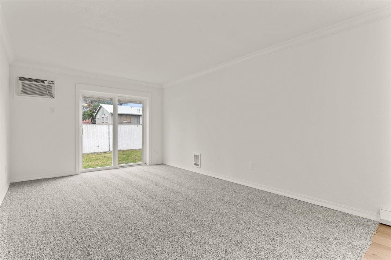 222 North Hutchinson Road, Unit 105 Spokane Valley, WA 99212 - Photo 3 of 21