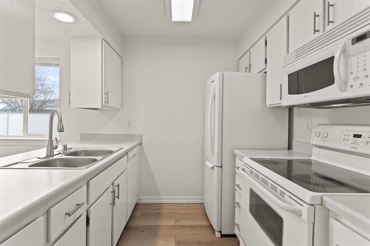 222 North Hutchinson Road, Unit 105 Spokane Valley, WA 99212 - Photo 4 of 21