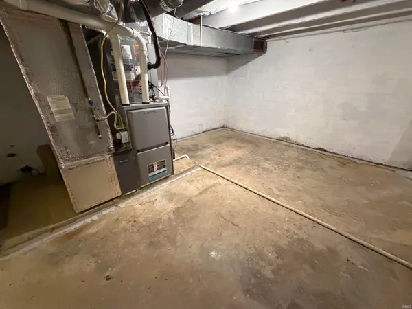 $210,000 | 11592 East Main Street, Owensburg, IN 47453