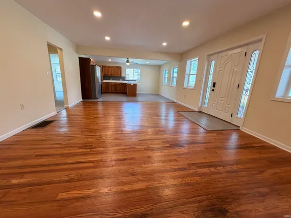 $210,000 | 11592 East Main Street, Owensburg, IN 47453