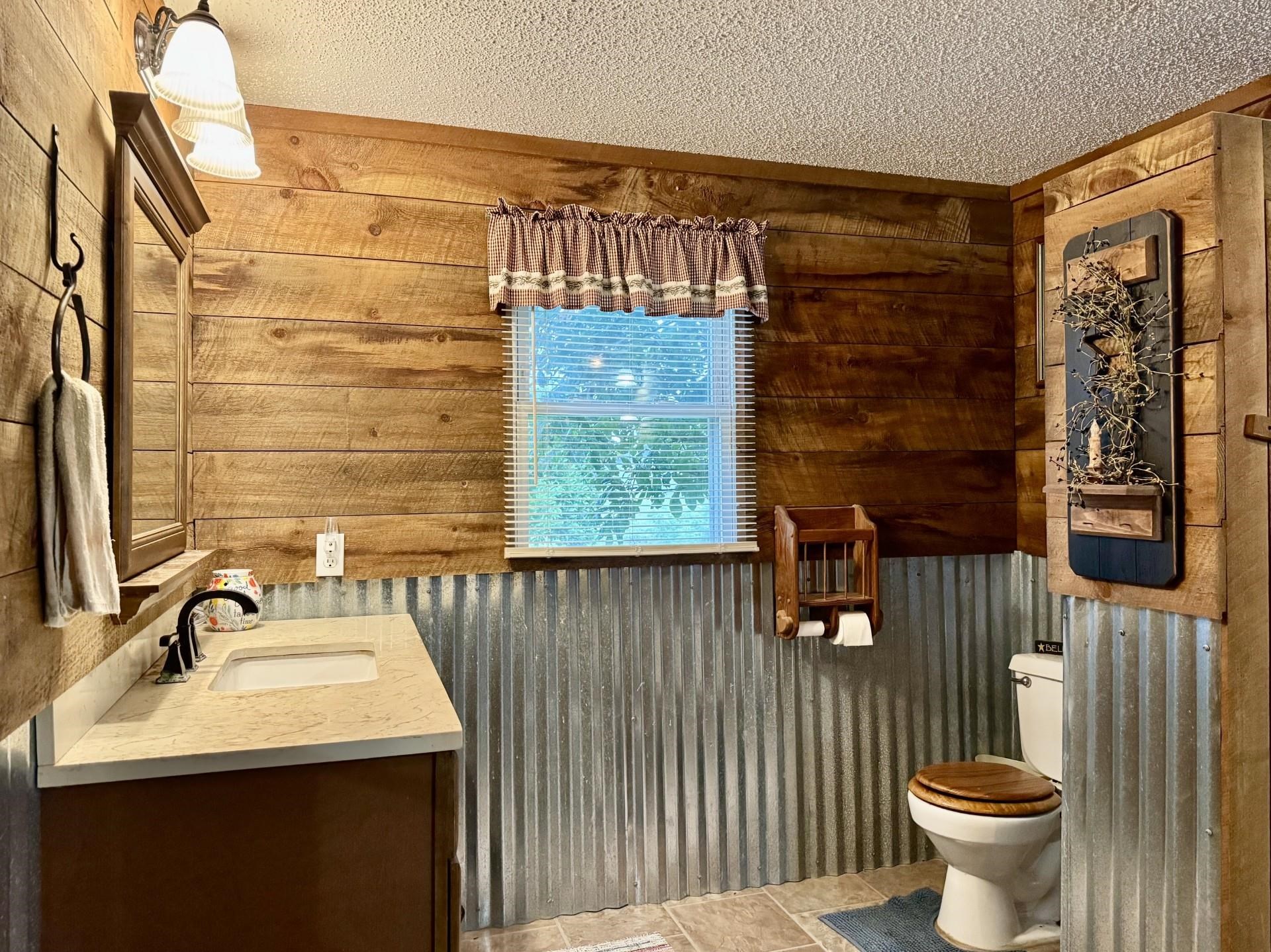 5904 Spring Hill Road Bridgewater, VA 22812 - Photo 21 of 39 En Suite Bath