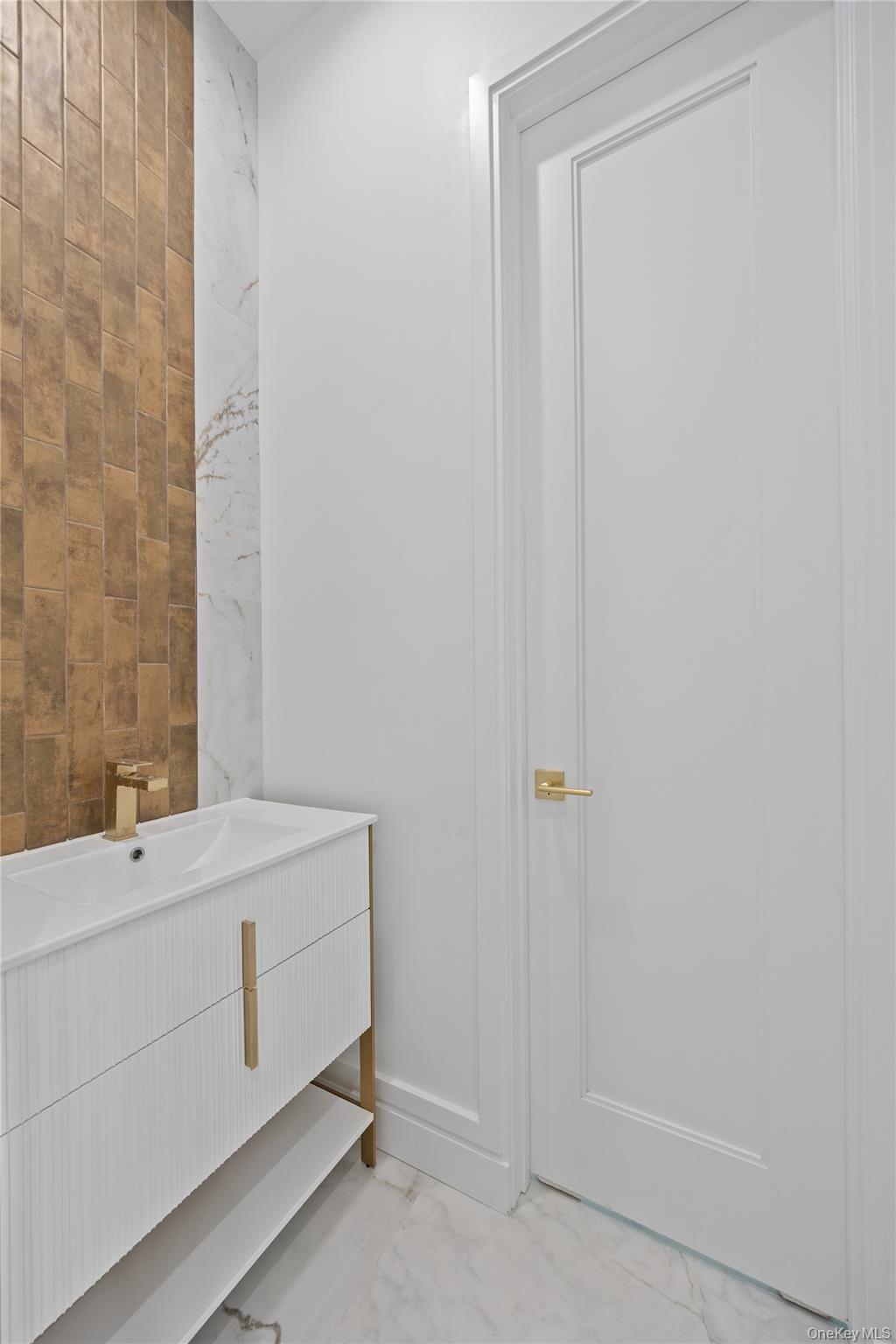 40 Singer Avenue, Unit 214 Spring Valley, NY 10977 - Photo 14 of 49 Bathroom #1