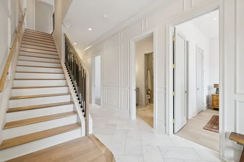 a view of an entryway with a livingroom