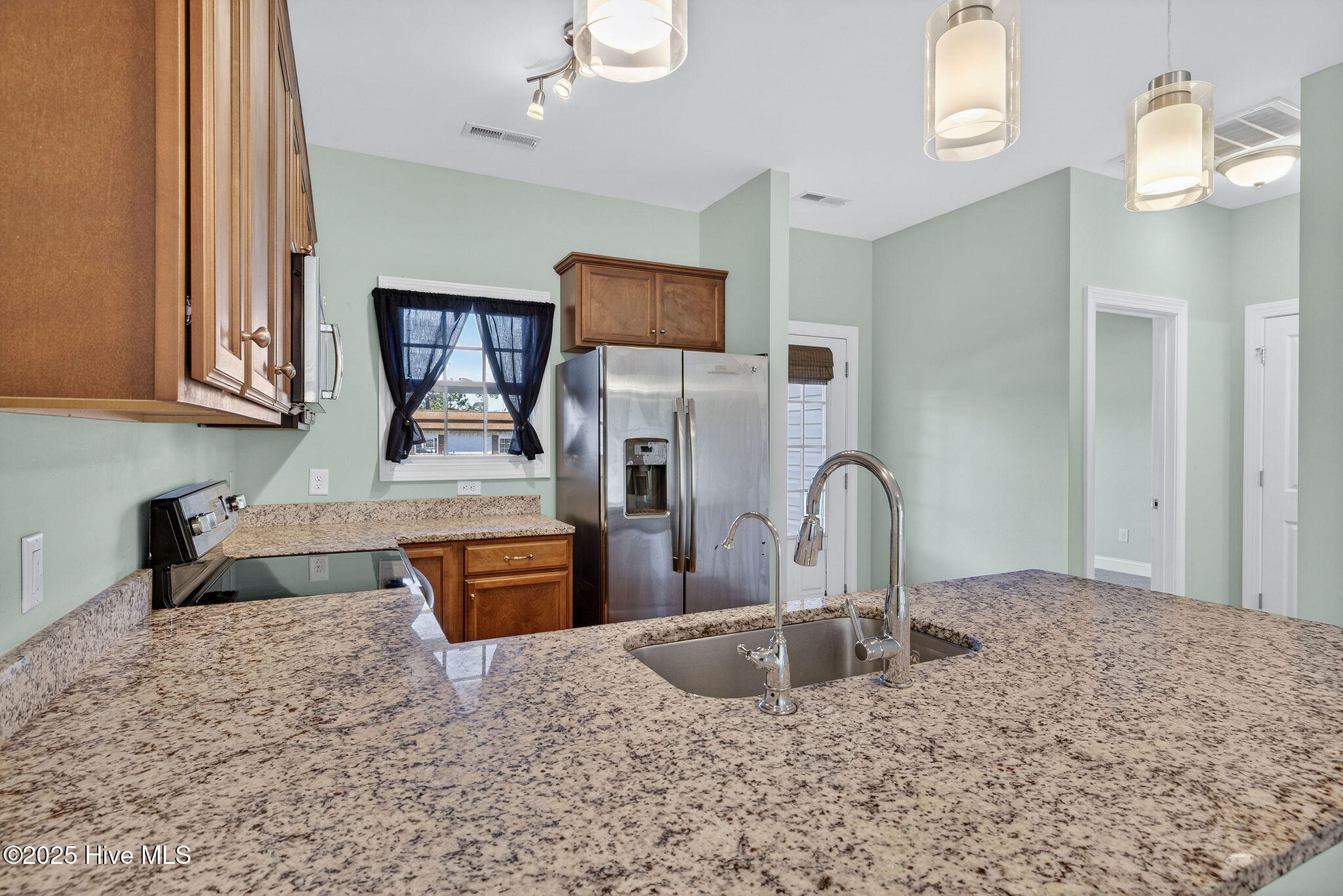 402 Governors Road Wilmington, NC 28411 - Photo 7 of 37 402GovernorsRoad-14