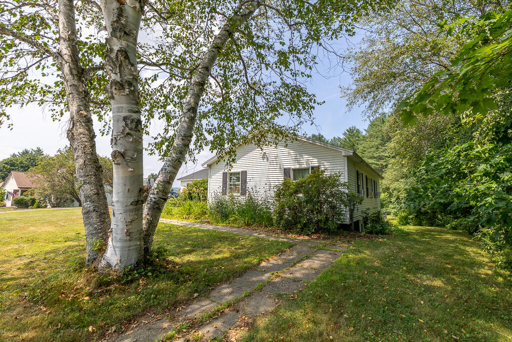 136 Davis Road Farmington, ME 04938 - Photo 9 of 76 HY3A9757