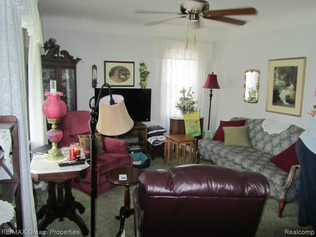 11333 Merriman Road Livonia, MI 48150 - Photo 3 of 23 11333 Merriman Livonia MI 055.jpg
