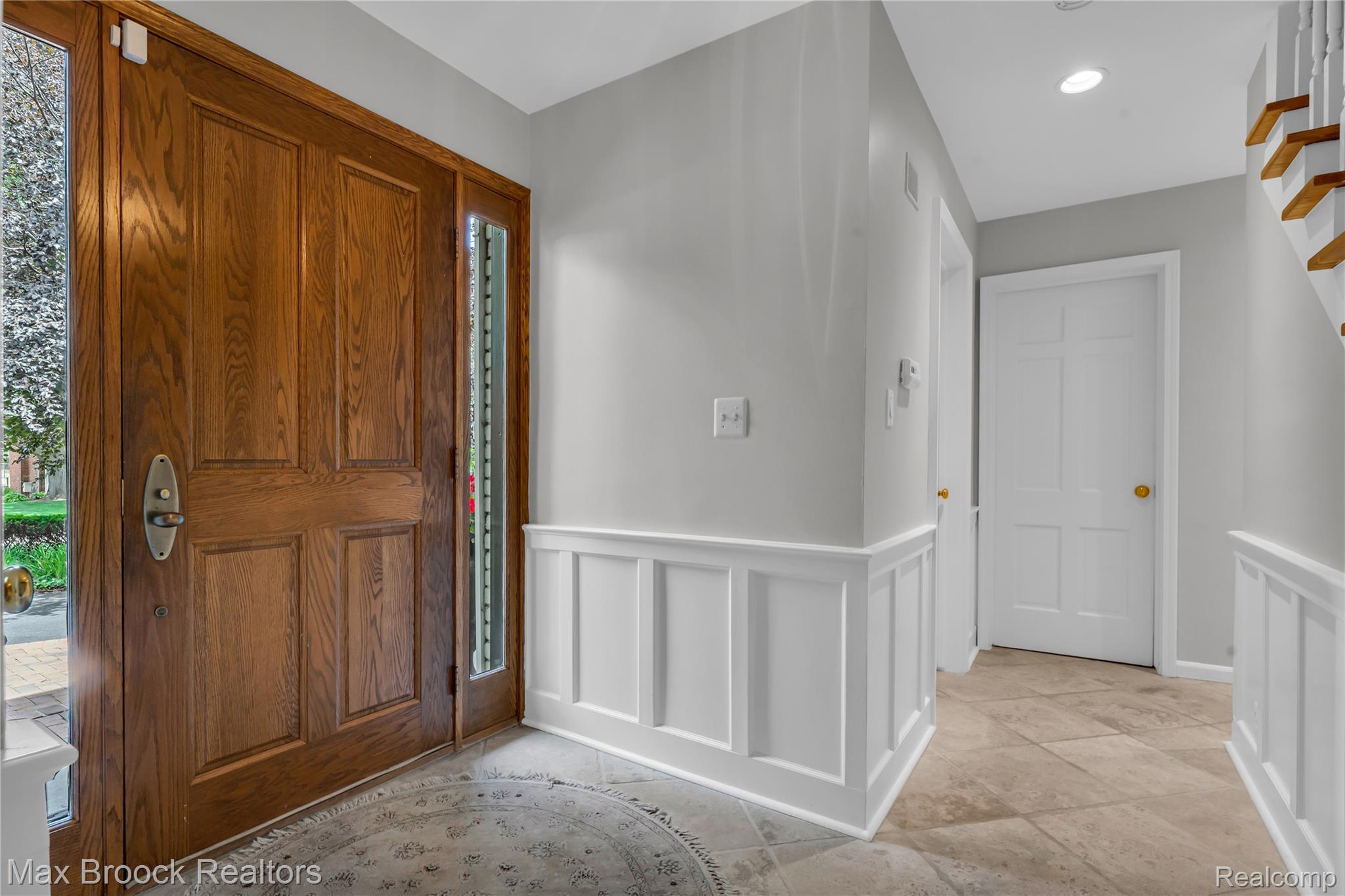 2620 Wendover Road Bloomfield Hills, MI 48302 - Photo 5 of 56 Interior welcoming front foyer with custom millwork