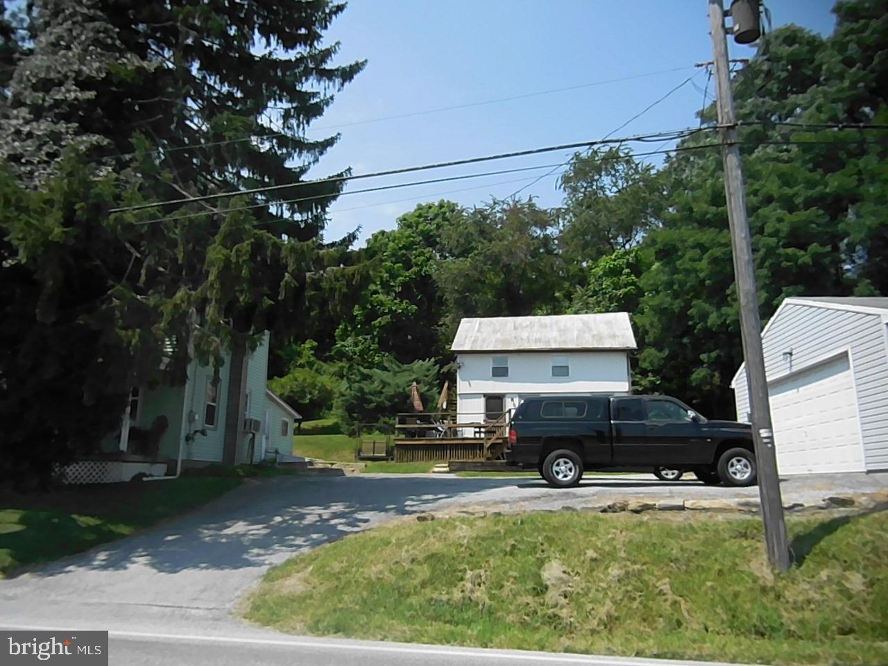 3 East White Oak Road Paradise, PA 17562 - Photo 1 of 4 Road View