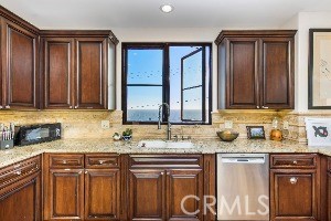 320 33rd Street Manhattan Beach, CA 90266 - Photo 9 of 20