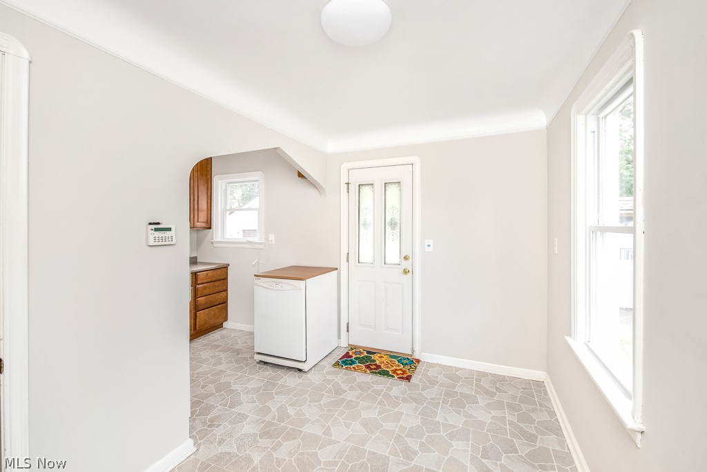 3175 Joslyn Road Cleveland, OH 44111 - Photo 3 of 25 Gallery Image 3